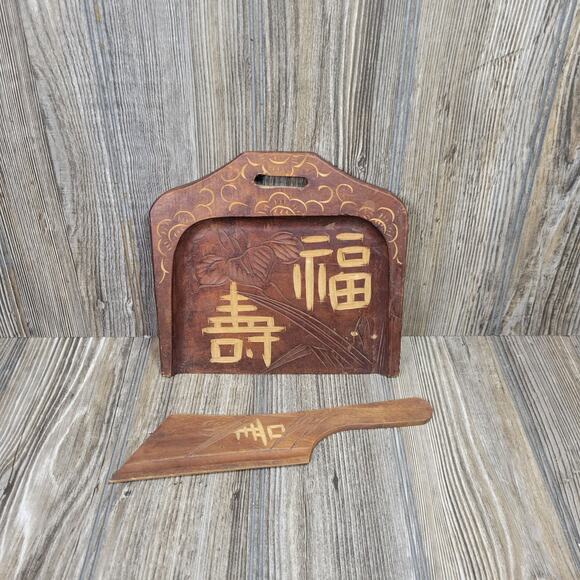 Vintage Crumb Catcher, Silent Butler Wood Carved, Asian Design - Picture 1 of 4